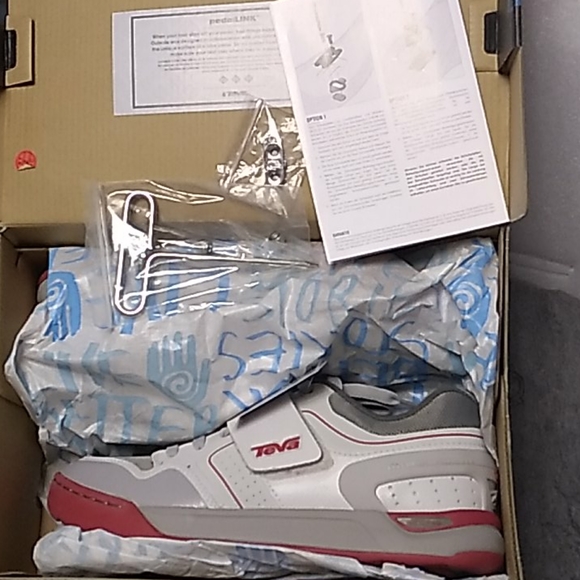 NIB Mens Teva light grey Mountain biking shoes s 8 - Picture 12 of 13